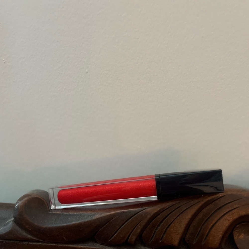 Estée Lauder Red Extrovert Holiday Lippie - Picture 4 of 5